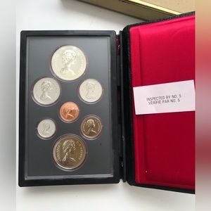 Royal Canadian Mint Set •GRIFFON 1679-1979
